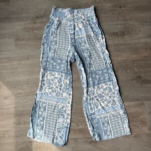 Sienna Sky Size S Blue and White Patterned Pants
